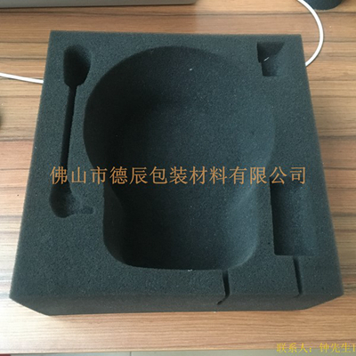 海綿內(nèi)托對(duì)各行各業(yè)產(chǎn)品起到絕緣、密封、防震、防塵、填充、隔音、固定，能夠保護(hù)包裝產(chǎn)品在運(yùn)輸過程中安然無恙，起到保護(hù)產(chǎn)品的一個(gè)作用，同時(shí)可以美化產(chǎn)品，提升產(chǎn)品檔次。